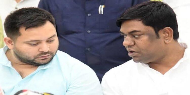 Bihar Election 2025: Heavy Rain Stops Rally, Tejashwi Yadav And Mukesh Sahani Address Supporters Over Phone