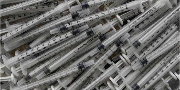 Three Traffickers, Including Woman, Caught in Patna Selling “Dry Drugs” to Students with 151 Injections