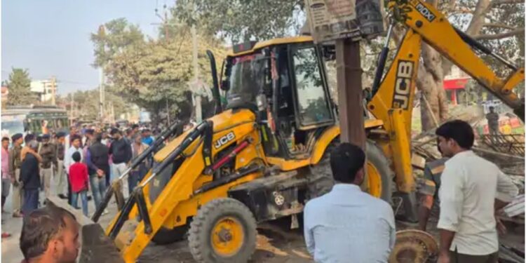 Gopalganj Roads Cleared of Illegal Encroachments in Bulldozer Drive