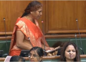 Bihar Assembly: Strongman’s Wife Struggles to Read Oath, Asks JD(U) MLA for Help — “Chutki, Read It, Tell Me”
