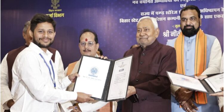 CM Nitish Kumar Distributes Appointment Letters to 2,390 New Employees of Bihar State Power Holding Company