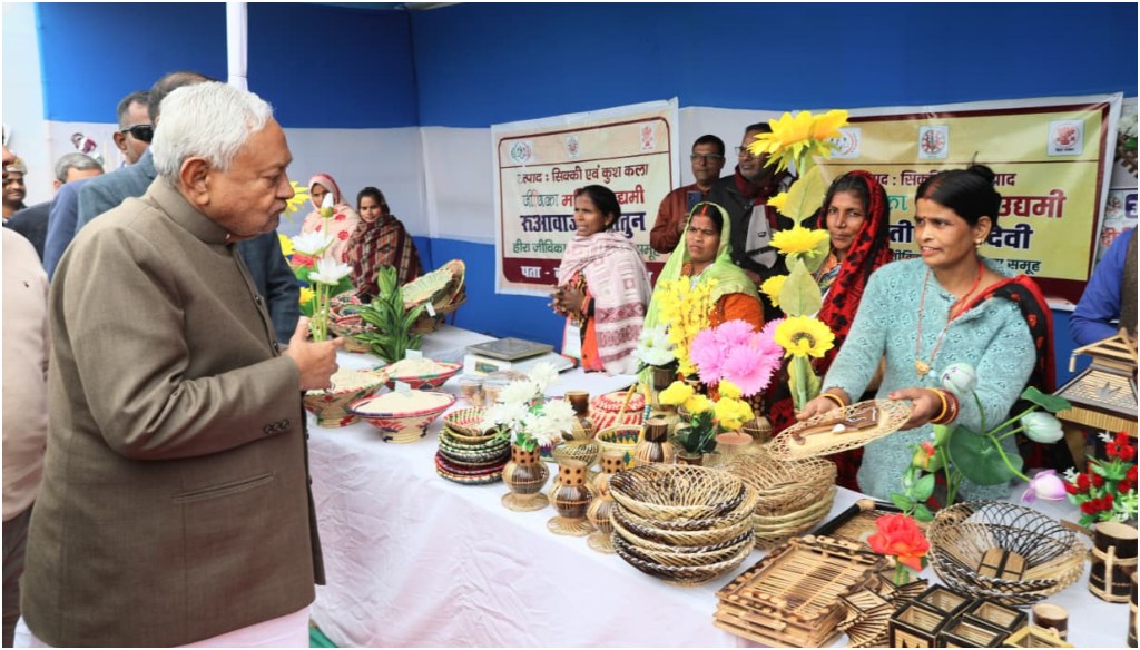 CM Nitish Kumar Visits Bihar Saras Mela-2025, Highlights Support for Rural Entrepreneurs