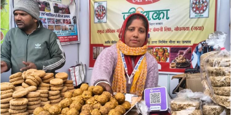 Bodh Gaya’s Pushpalata Showcases Sugar-Free Neera Sweets at Saras Mela, Attracts International Demand