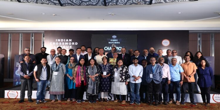 Group photo of the Indian Crossword League 2025 Grand Finalists along with the eminent guests at the Grand Finale