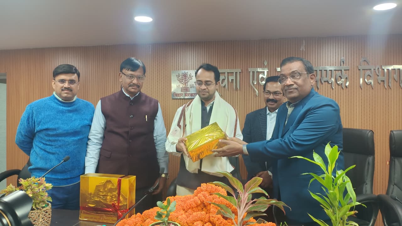 Bihar Information Public Relations Department Bids Farewell to Director Vaibhav Srivastava