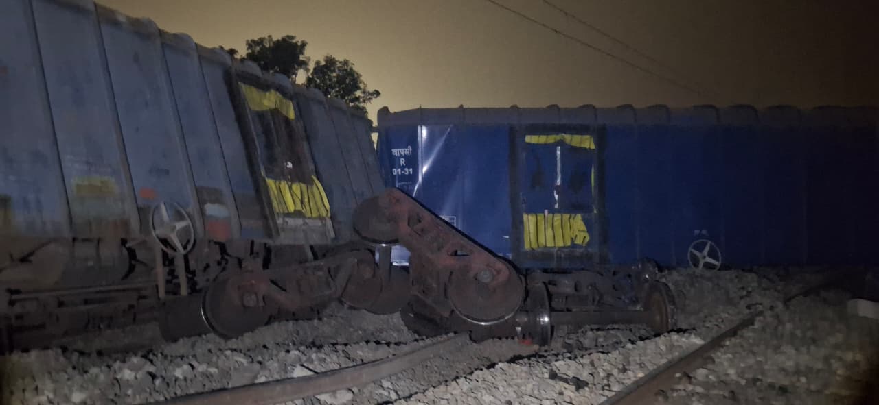 Freight Train Derails on Patna–Howrah Main Line in Jamui in Midnight Accident, Dozens of Trains Disrupted