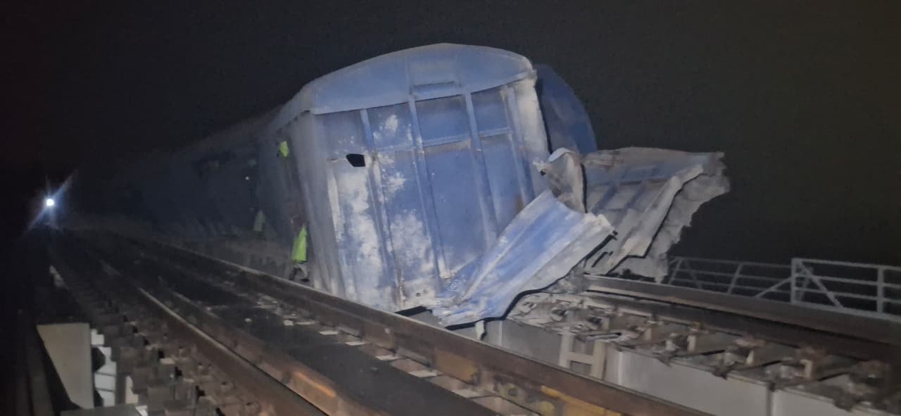 Freight Train Derails on Patna–Howrah Main Line in Jamui in Midnight Accident, Dozens of Trains Disrupted