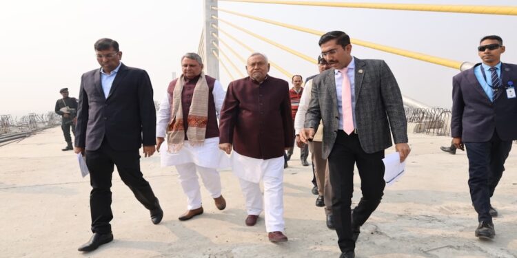 Bihar CM Nitish Kumar Reviews Progress on Second Phase of Kacchi Dargah–Bidupur Ganga Bridge