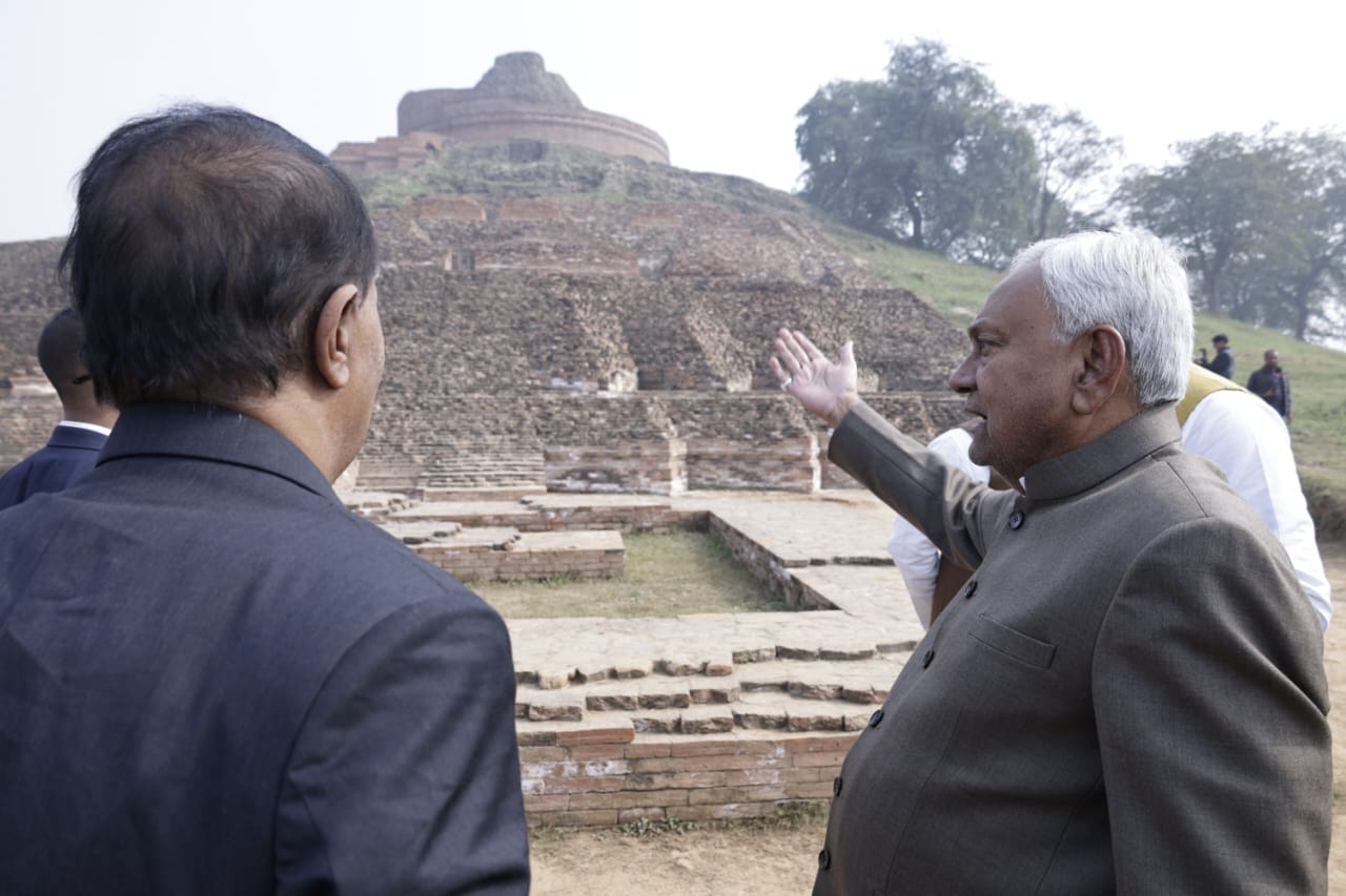 Bihar CM Nitish Kumar Urges Swift Completion of Kesariya Tourist Centre During East Champaran Visit