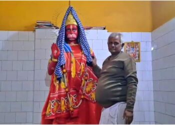 Cold Weather Intensifies in Bihar as Priest Dress Lord Hanuman in Woollens