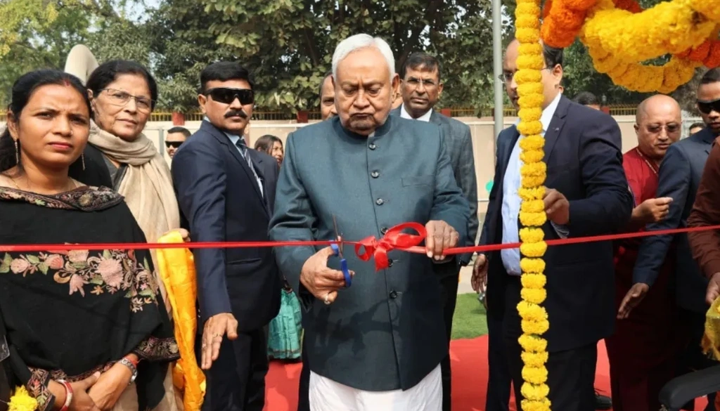 Nitish Kumar Offers Prayers at Mahabodhi Temple in First Bodh Gaya Visit After New Government