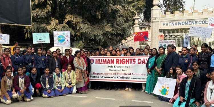 Patna Women’s College Marks Human Rights Day with Symbolic Human Chain and Discourse