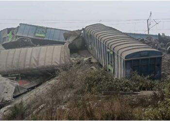 34 Pairs of Trains Disrupted as Duronto and Vande Bharat Rerouted After Freight Derailment in Jamui