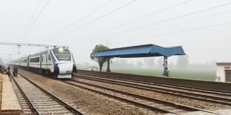 Vande Bharat Express Hit by Stones in Muzaffarpur as Teenagers Film Social Media Reel