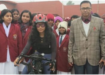 Cyclist Samira Khan Reaches Sheikhpura, Shares Message of Equality for Girls