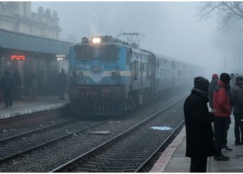 Dense Winter Fog Likely to Delay Trains, Railways Advise Passengers to Stay Alert