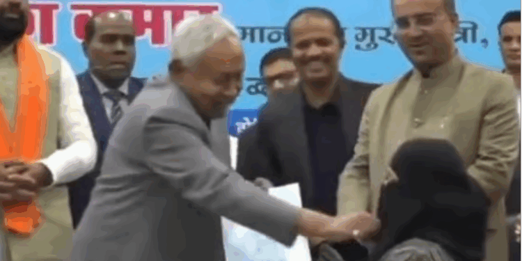 CM Nitish Kumar Hijab Controversy: Teachers Defend Doctor Nusrat Parveen, Students Demand Apology