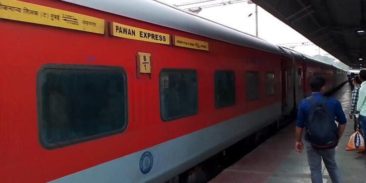 Bags Worth Lakhs Stolen on Pawan Express — Merchants Demand Crackdown