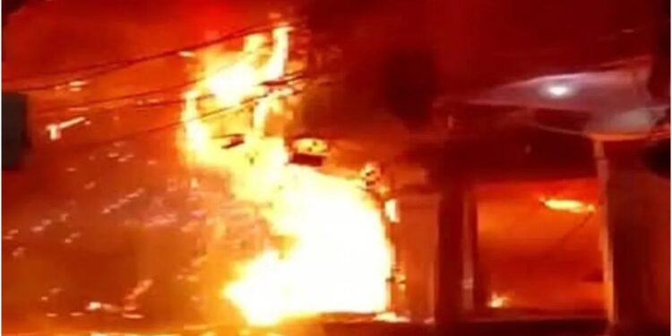 Two Youths from Bihar’s Saran District Die During Treatment After Bengaluru Gas Leak Accident