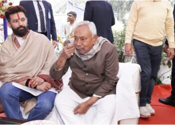 Political Signals at Dahi-Chura Feast: CM Nitish Kumar Moves from Chirag to Chetan as Opposition Mocks NDA’s Renewed Warmth