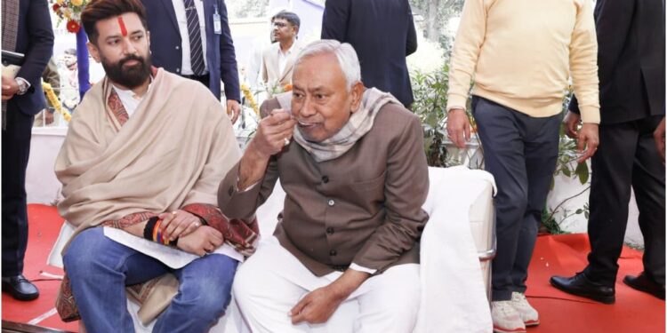 Political Signals at Dahi-Chura Feast: CM Nitish Kumar Moves from Chirag to Chetan as Opposition Mocks NDA’s Renewed Warmth