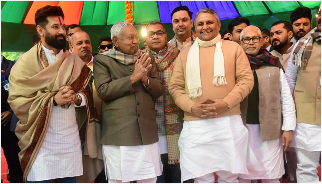 Political Signals at Dahi-Chura Feast: CM Nitish Kumar Moves from Chirag to Chetan as Opposition Mocks NDA’s Renewed Warmth