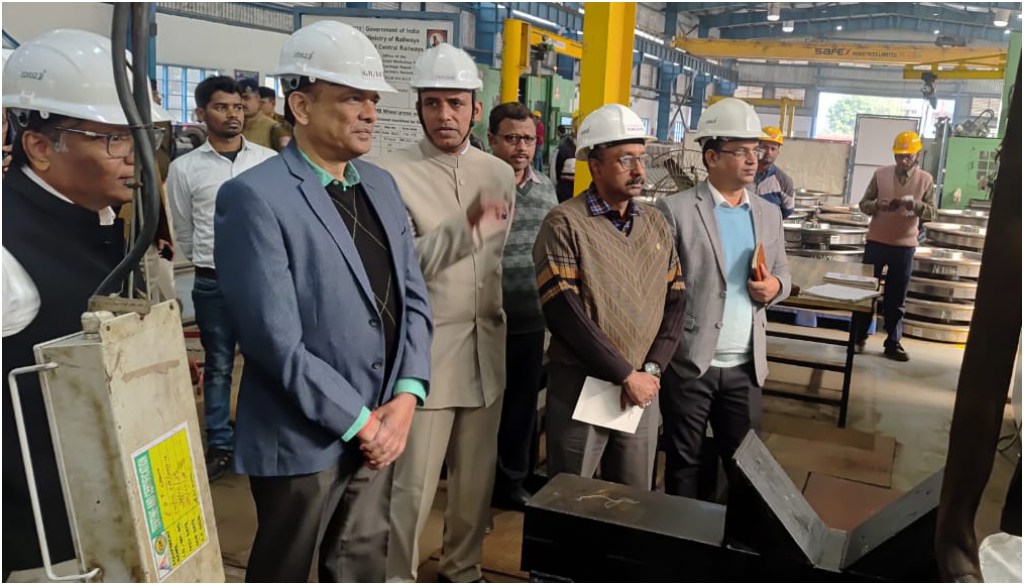 East Central Railway General Manager Inspects Harnaut Coach Workshop and Patna–Natesar Rail Section