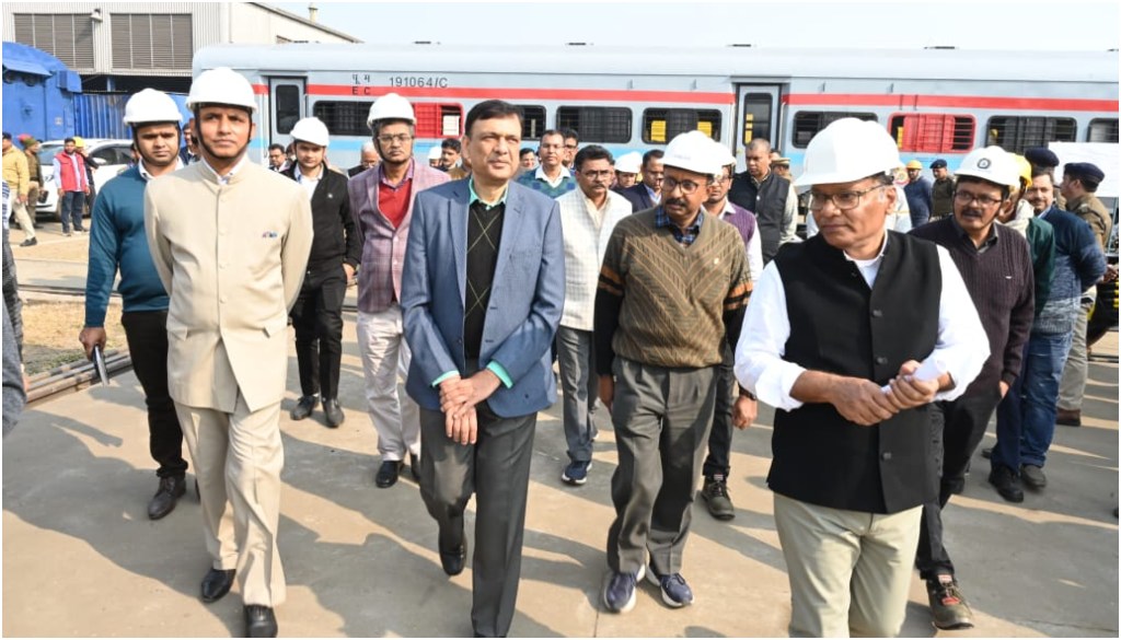 East Central Railway General Manager Inspects Harnaut Coach Workshop and Patna–Natesar Rail Section