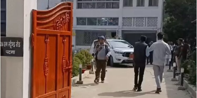 Tej Pratap Vacates Government Bungalow, Minister Alleges Fans, Chairs, ACs and Bulbs Missing; Roof Damaged