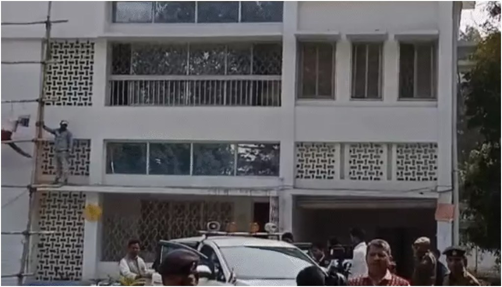 Tej Pratap Vacates Government Bungalow, Minister Alleges Fans, Chairs, ACs and Bulbs Missing; Roof Damaged