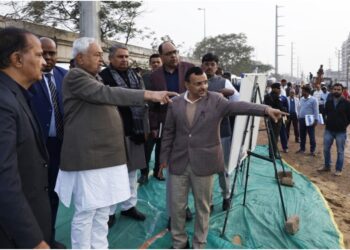 CM Nitish Kumar Inspects Patna Road Projects, Orders Timely Completion to Ease Traffic Woes
