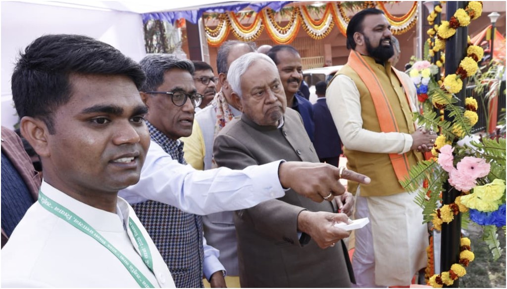 CM Nitish Kumar Launches Rs 202 Crore Development Projects in Siwan During Samriddhi Yatra, Urges Officials to Expedite Work