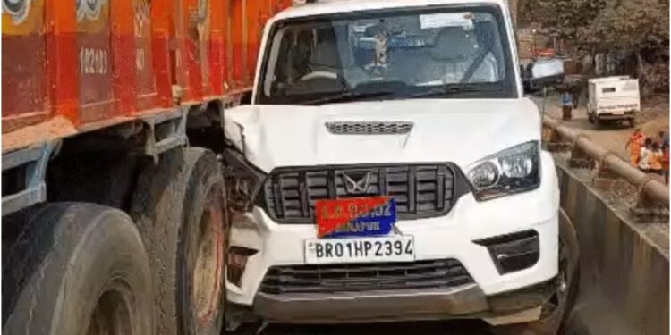 Sand Mafia Attempts to Run Over DSP in Patna, Truck Rams Police Car While Fleeing After Killing Youth