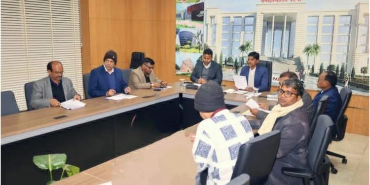 Patna DM Takes Action; Salaries of COs, BAOs and Revenue Officials in Seven Blocks Withheld