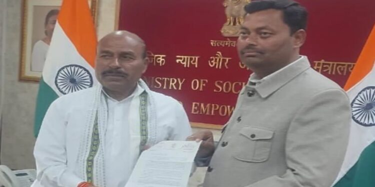 Bihar Seeks Overseas Scholarships and Expanded Hostels for SC/ST Students from Centre