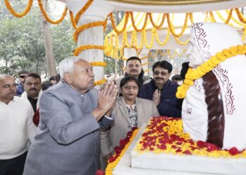 Bihar CM Nitish Kumar Pays Tribute to His Mother at Ancestral Village Kalyan Bigha in Nalanda