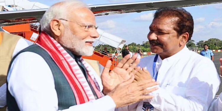 PM Modi Makes Brief Transit Halt at Purnea, Discusses Seemanchal Development