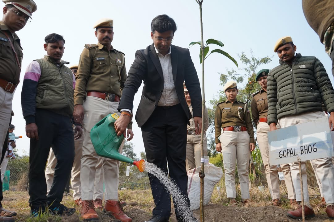 Republic Day Celebrated at Rajgir Zoo Safari with Parade, Staff Honours and Plantation Drive