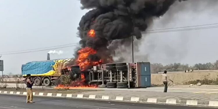 Three Killed as Truck and Dumper Collide and Catch Fire on Bihar Highway
