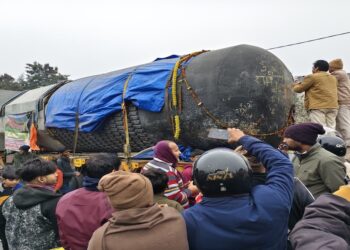 World’s Largest Shiva Lingam Enters Bihar via Gopalganj on Way to East Champaran Temple