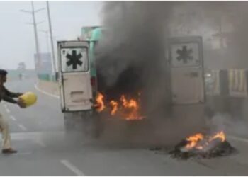 Patna Ambulance Catches Fire on Atal Path, Elderly Patient Saved by Passersby