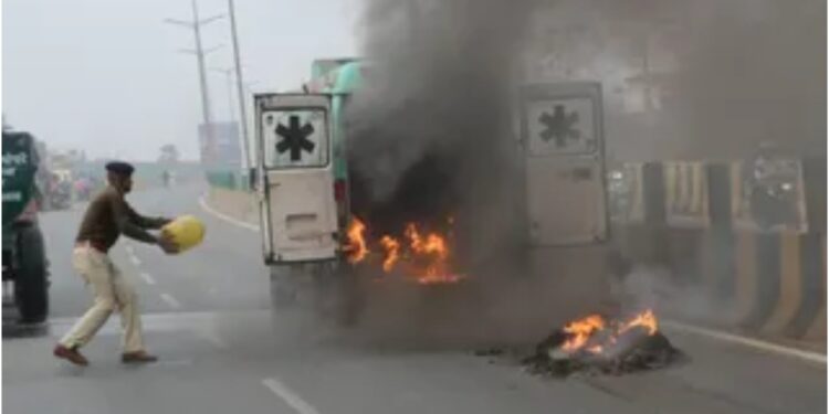 Patna Ambulance Catches Fire on Atal Path, Elderly Patient Saved by Passersby