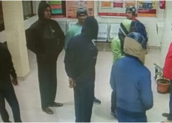 Smoke Triggers Panic Outside PNB Branch in Chapra, Fire Scare Proves False