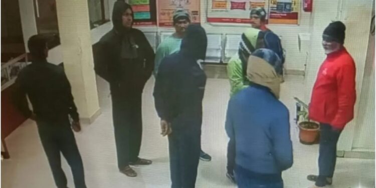 Smoke Triggers Panic Outside PNB Branch in Chapra, Fire Scare Proves False