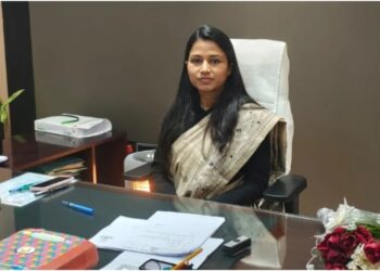 IAS Shivankshi Dixit Takes Charge as Bettiah Municipal Commissioner, Focus on Clean City
