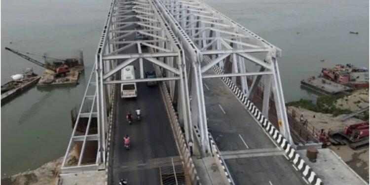 Schoolgirl Saved from Jumping off Gandhi Setu in Patna