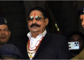 Anant Singh Takes Oath Without Reading, Touches CM Nitish Kumar’s Feet; Arrives at Assembly by Ambulance from Jail