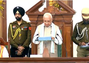 Bihar Governor Highlights Law and Order, CM and Tejashwi Smile as Budget Session Opens; Tejashwi Arrives in Wheelchair