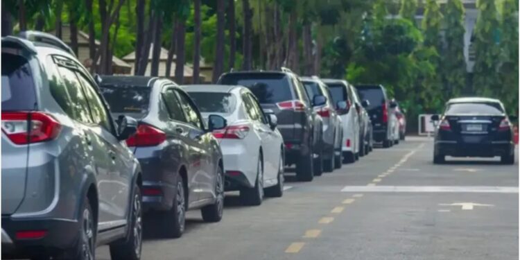 No Respite for Roadside Parking Violators as Patna Police Enforces Night-Time Action Under New Traffic Rules