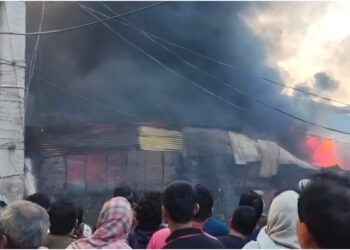 Early-Morning Fire Engulfs Utsav Hall and Scrap Warehouse in Patna City, Triggering Panic